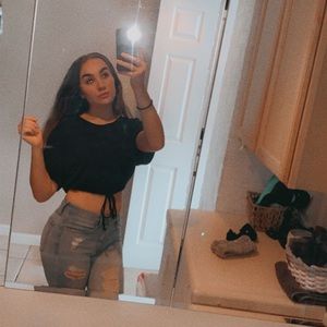 Meet your Posher, Alyssa. Plz, read description❤️✨